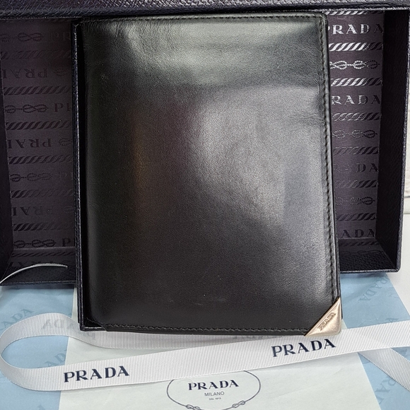 'PRADA' LEATHER WALLET COMPLETE GIFT SET BOX, DUST BAG, RIBBON & TISSUE - Picture 1 of 16